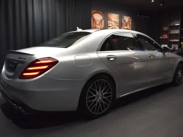 Mercedes-Benz S 63 AMG 5.5 V8 585 CP