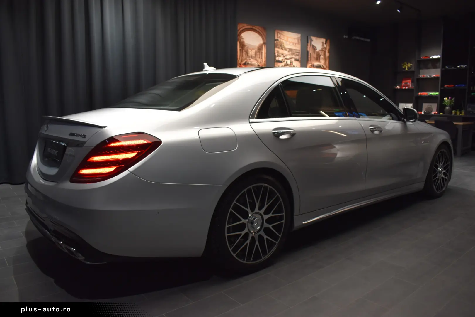 Mercedes-Benz S 63 AMG 5.5 V8 585 CP