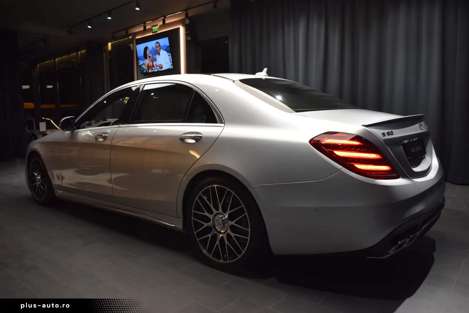 Mercedes-Benz S 63 AMG 5.5 V8 585 CP