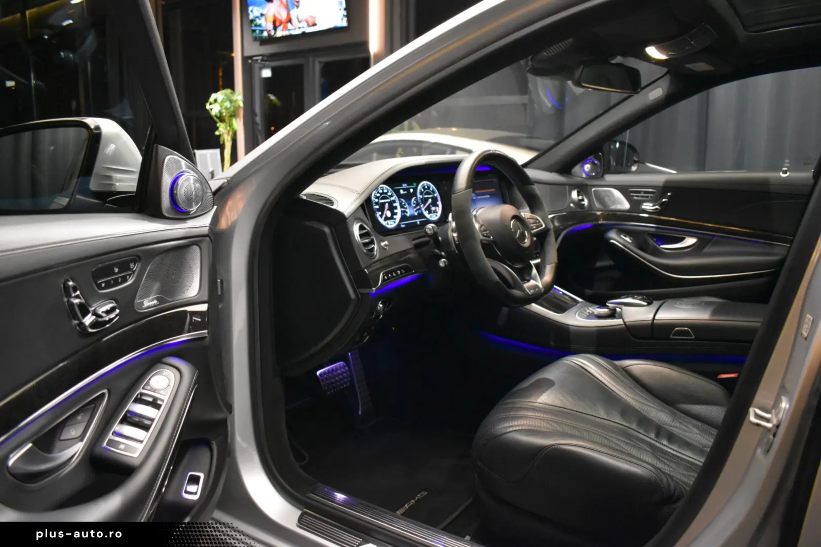 Mercedes-Benz S 63 AMG 5.5 V8 585 CP