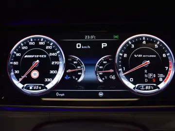 Mercedes-Benz S 63 AMG 5.5 V8 585 CP