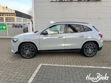 Mercedes-Benz GLA 200 AMG Night 20  Pano LED 360  Dis