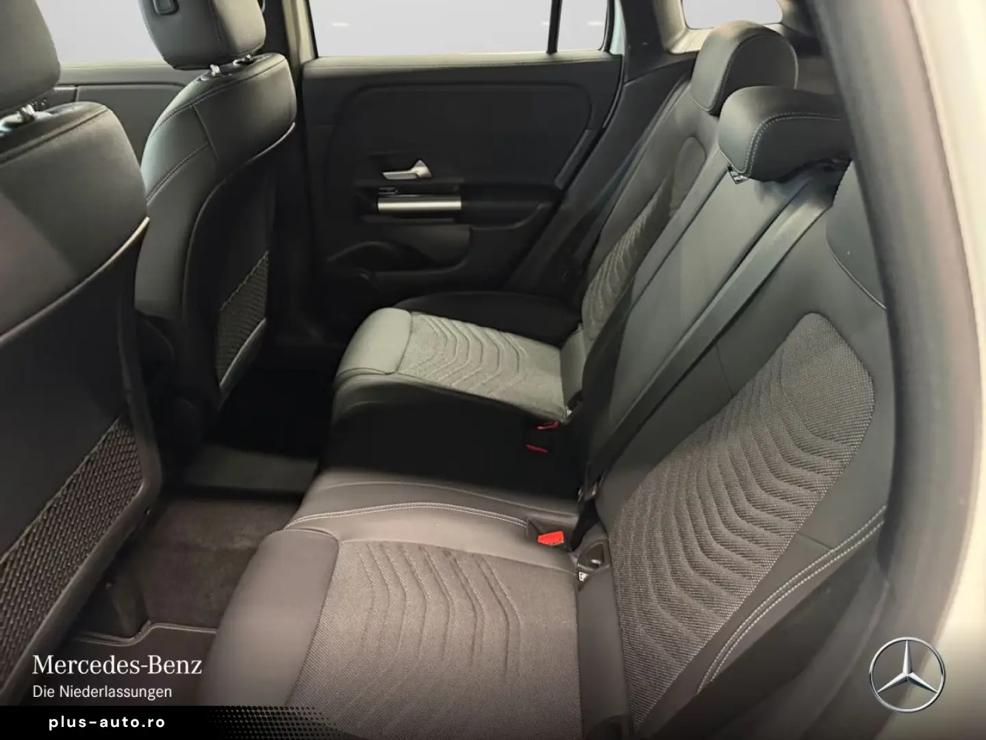 Mercedes-Benz GLA 180 Prog. Adv. PANO AHK MULTI DISTR