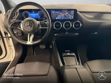 Mercedes-Benz GLA 180 Prog. Adv. PANO AHK MULTI DISTR