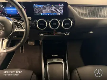 Mercedes-Benz GLA 180 Prog. Adv. PANO AHK MULTI DISTR