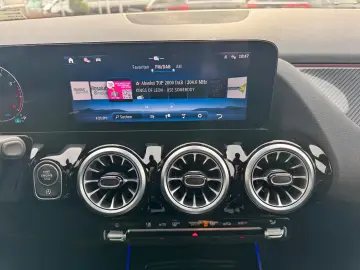 Mercedes-Benz GLA 200 AMG Pano Distr Ambient Multibeam