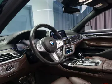 BMW Seria 7 750i xDrive