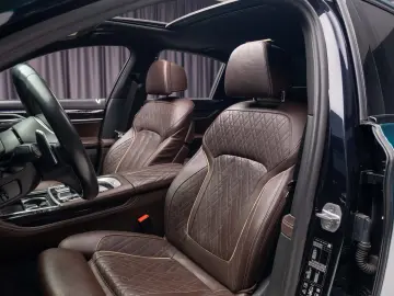 BMW Seria 7 750i xDrive