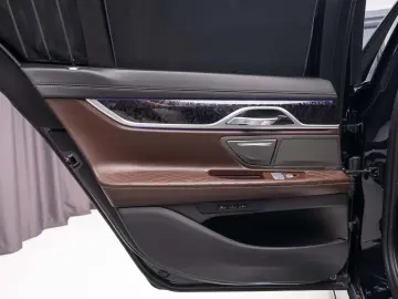 BMW Seria 7 750i xDrive