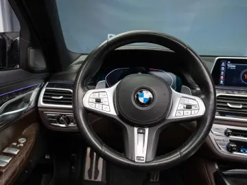 BMW Seria 7 750i xDrive