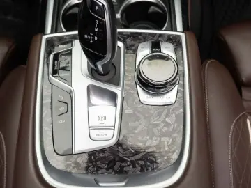 BMW Seria 7 750i xDrive