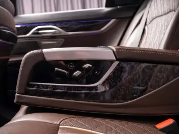 BMW Seria 7 750i xDrive