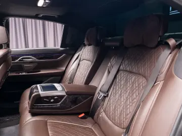 BMW Seria 7 750i xDrive