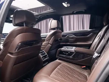BMW Seria 7 750i xDrive