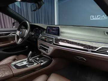 BMW Seria 7 750i xDrive