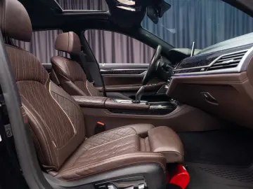 BMW Seria 7 750i xDrive