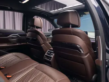 BMW Seria 7 750i xDrive