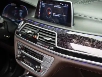 BMW Seria 7 750i xDrive