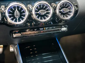 Mercedes-Benz GLA 180 AMG Line