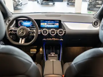 Mercedes-Benz GLA 180 AMG Line