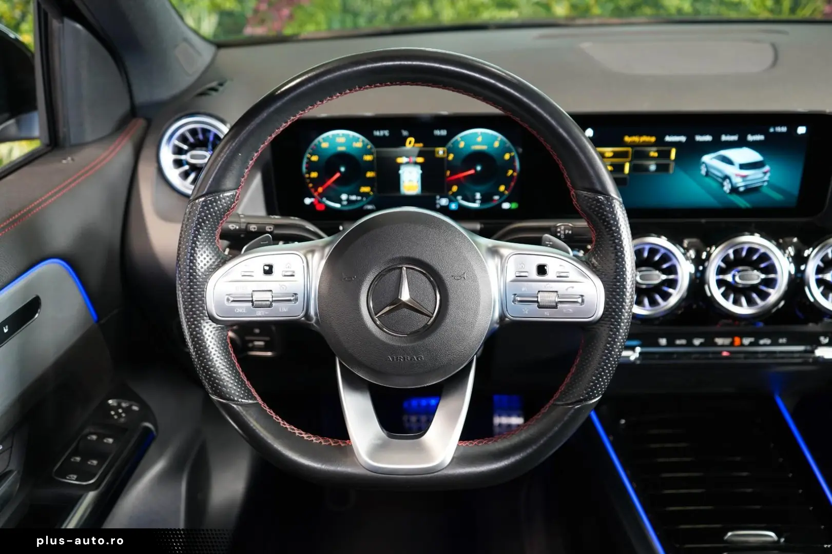 Mercedes-Benz GLA 250 4M AMG PANO LED