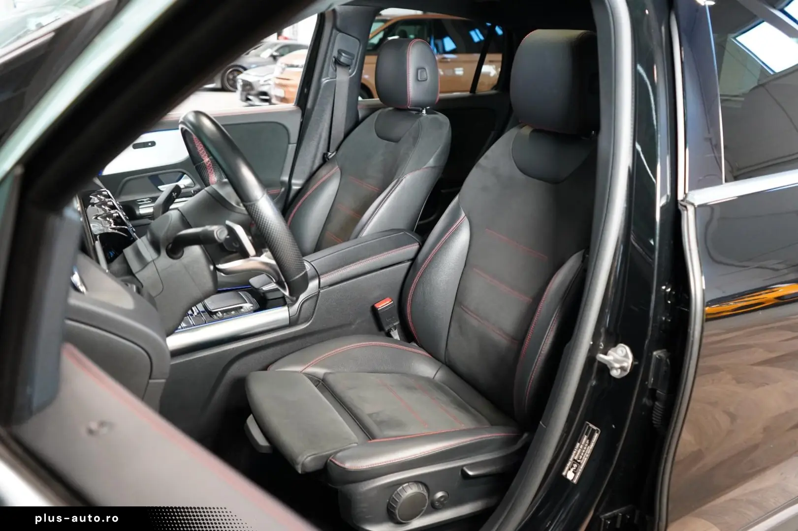 Mercedes-Benz GLA 250 4M AMG PANO LED