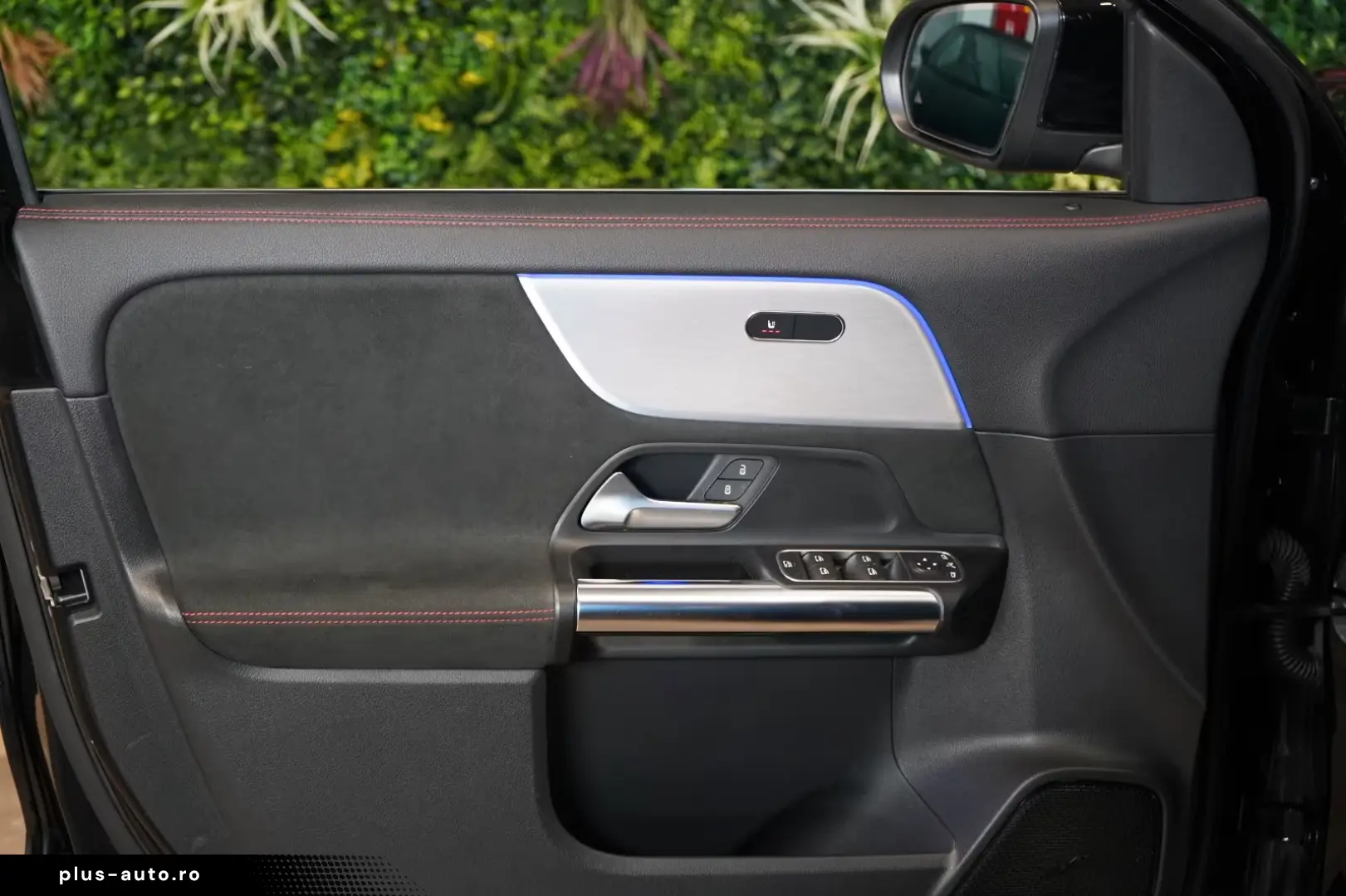 Mercedes-Benz GLA 250 4M AMG PANO LED