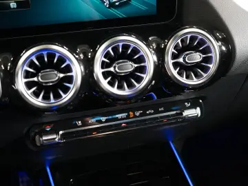 Mercedes-Benz GLA 250 4M AMG PANO LED