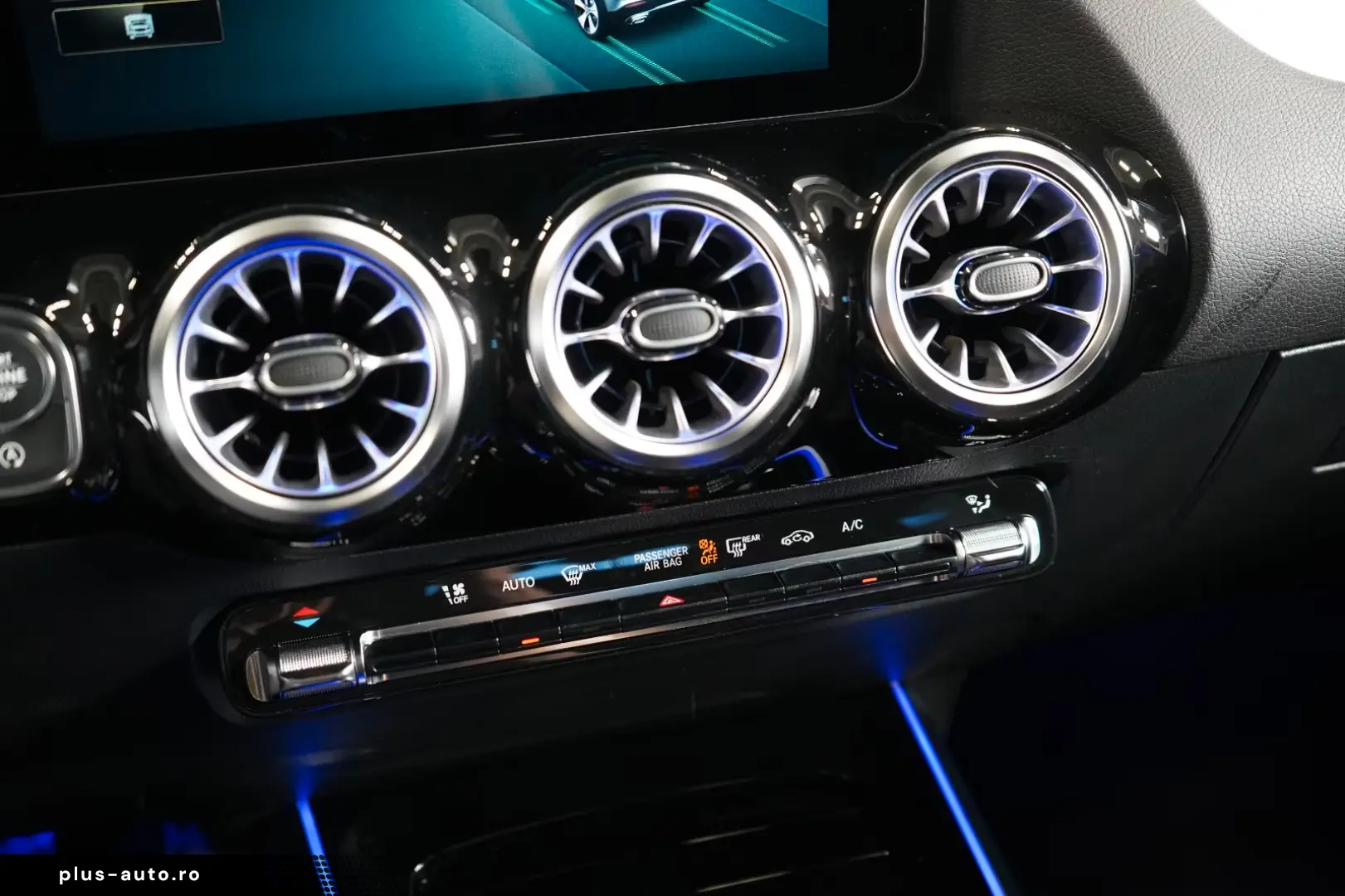 Mercedes-Benz GLA 250 4M AMG PANO LED