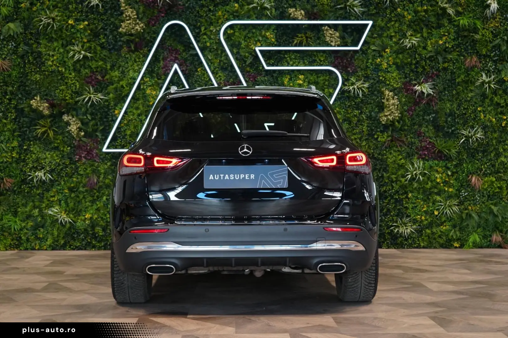 Mercedes-Benz GLA 250 4M AMG PANO LED