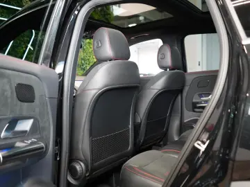 Mercedes-Benz GLA 250 4M AMG PANO LED