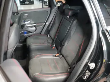 Mercedes-Benz GLA 250 4M AMG PANO LED