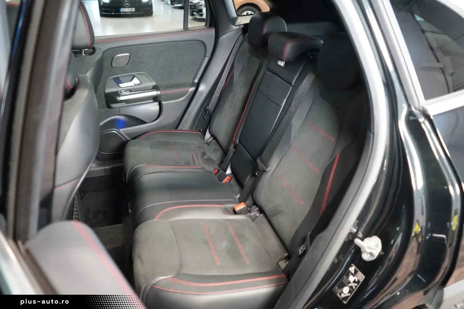 Mercedes-Benz GLA 250 4M AMG PANO LED