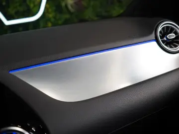 Mercedes-Benz GLA 250 4M AMG PANO LED