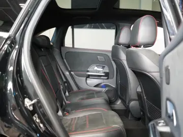 Mercedes-Benz GLA 250 4M AMG PANO LED