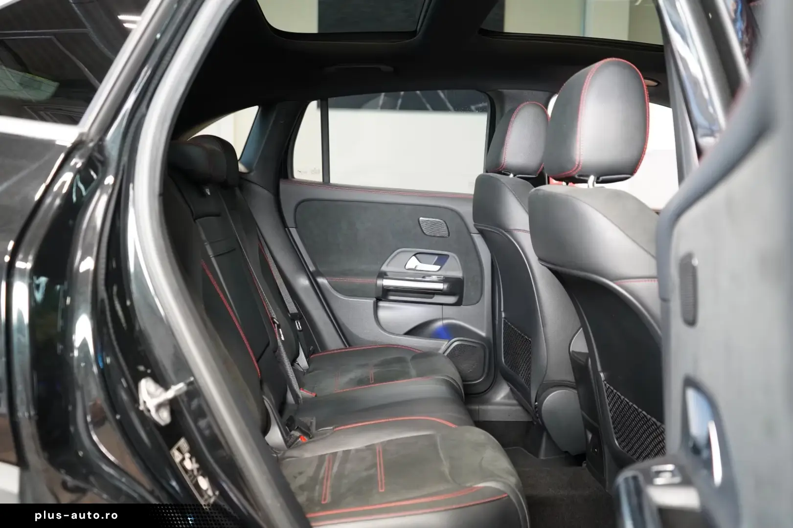 Mercedes-Benz GLA 250 4M AMG PANO LED