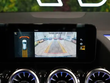 Mercedes-Benz GLA 250 4M AMG PANO LED