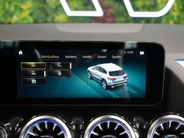 Mercedes-Benz GLA 250 4M AMG PANO LED