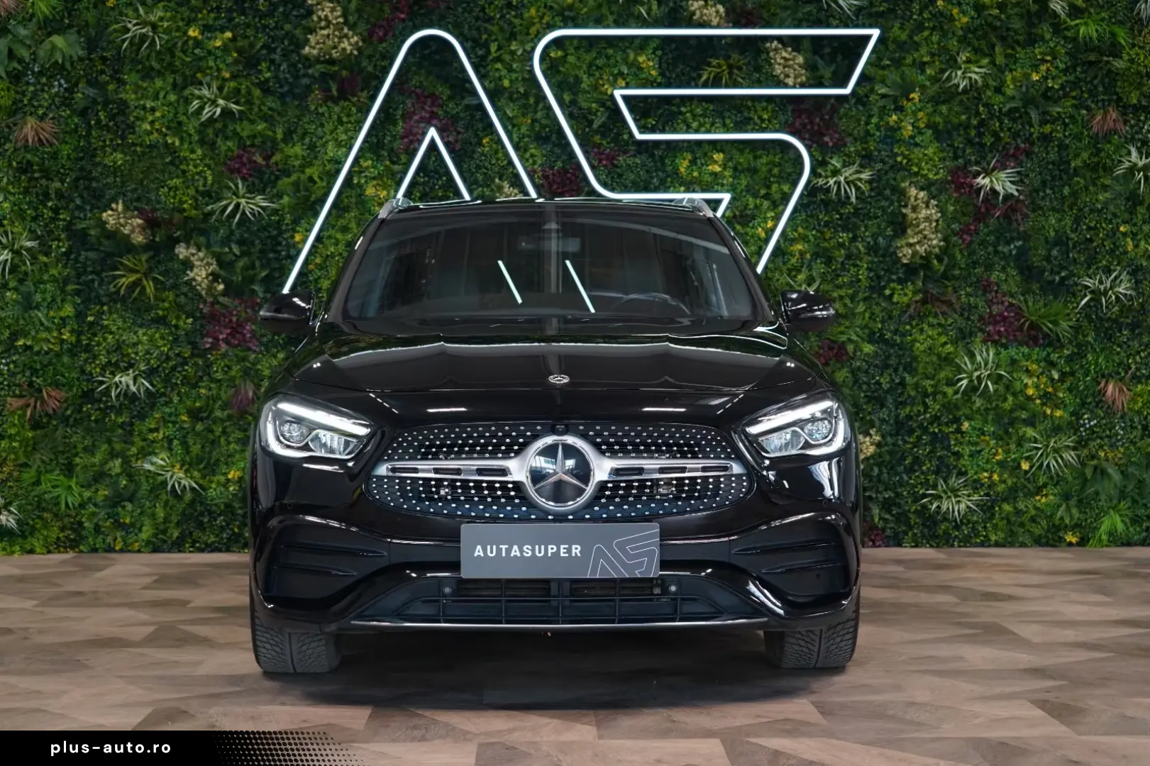 Mercedes-Benz GLA 250 4M AMG PANO LED