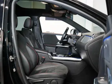 Mercedes-Benz GLA 250 4M AMG PANO LED