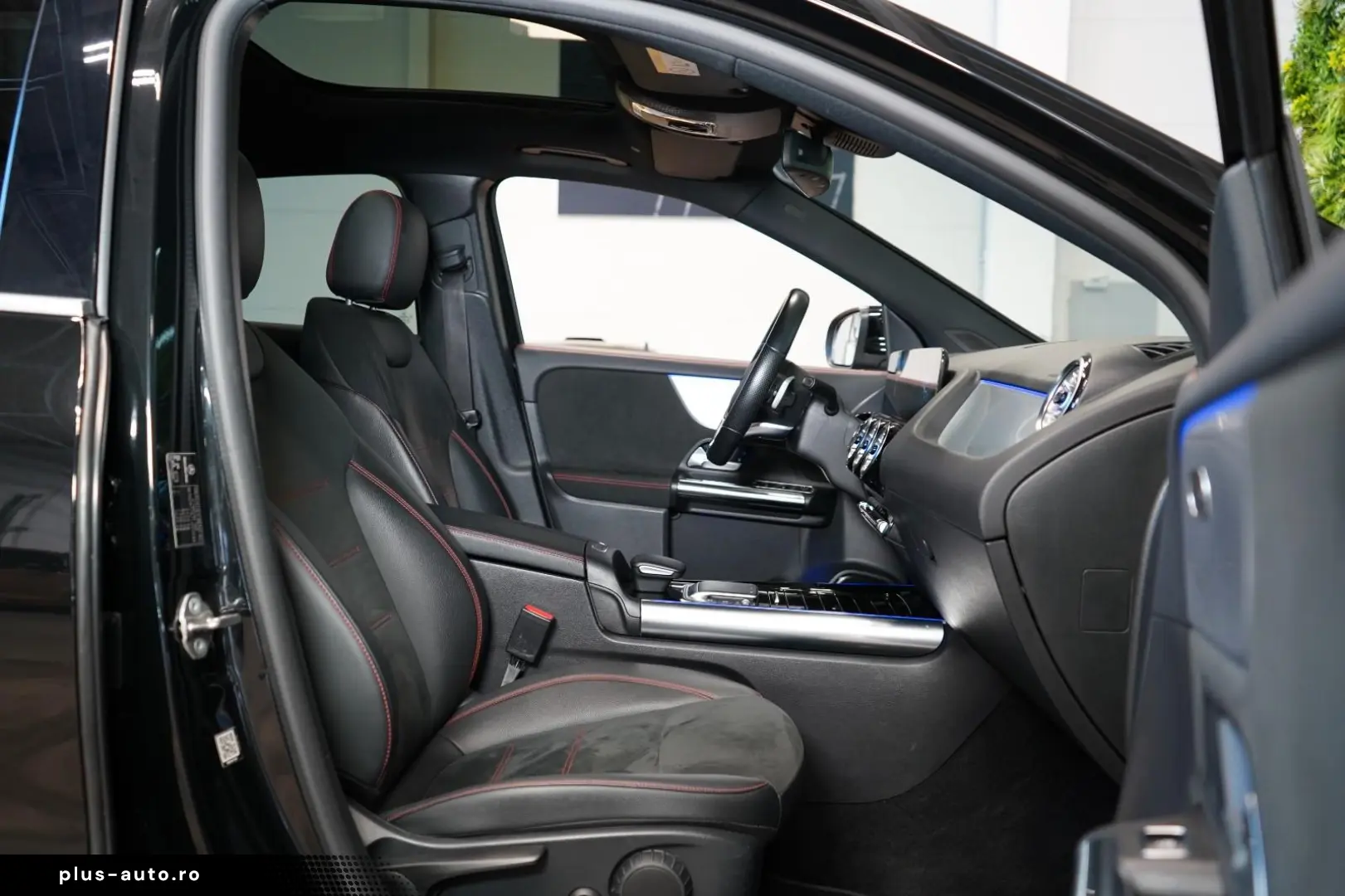 Mercedes-Benz GLA 250 4M AMG PANO LED