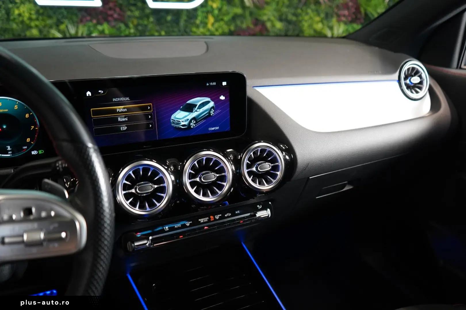 Mercedes-Benz GLA 250 4M AMG PANO LED