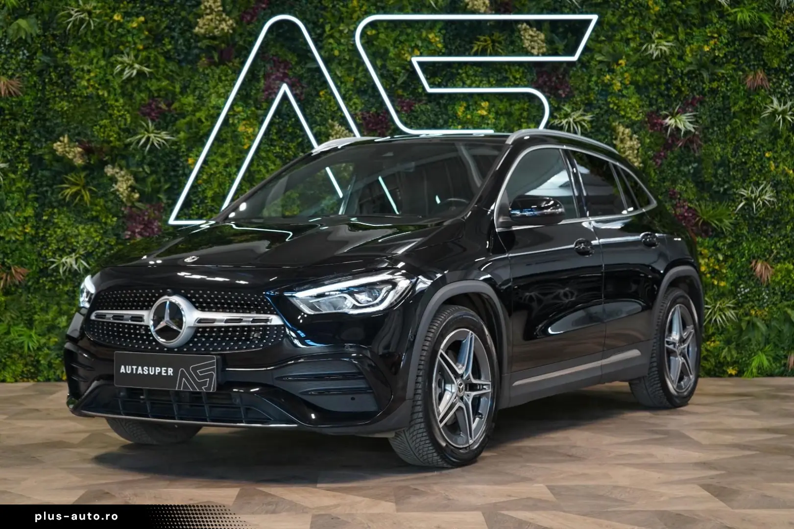 Mercedes-Benz GLA 250 4M AMG PANO LED