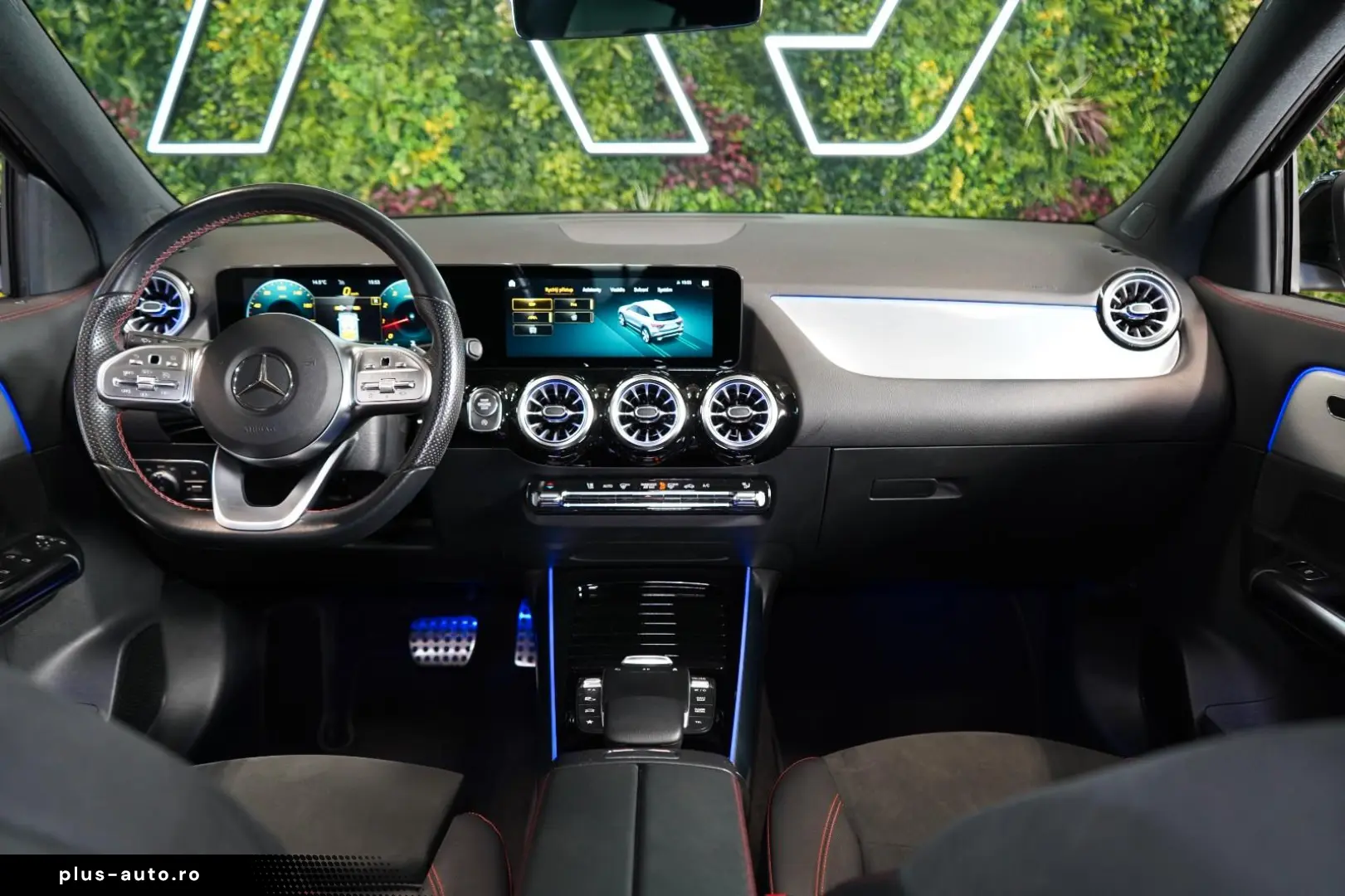 Mercedes-Benz GLA 250 4M AMG PANO LED