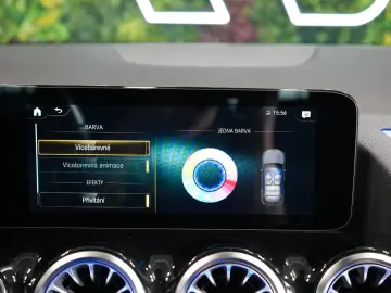 Mercedes-Benz GLA 250 4M AMG PANO LED