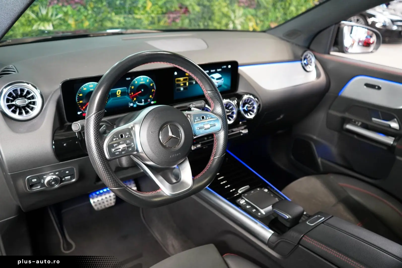 Mercedes-Benz GLA 250 4M AMG PANO LED