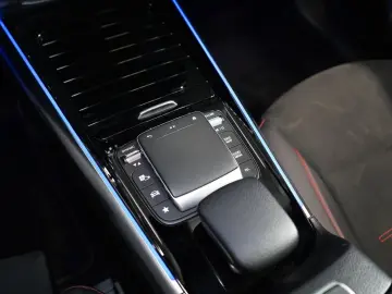 Mercedes-Benz GLA 250 4M AMG PANO LED