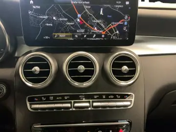 MERCEDES-BENZ GLC 300 de 4M AMG NIGHT LED PANO DISTR&hellip;