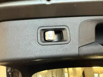 MERCEDES-BENZ GLC 300de 4Matic AMG NIGHT HUD SHZ AHK