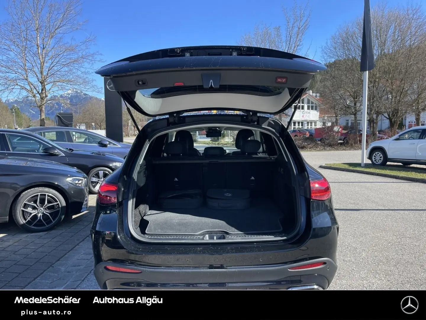 MERCEDES-BENZ GLC 300 e 4M AMG AHK Distro Night Kam 20